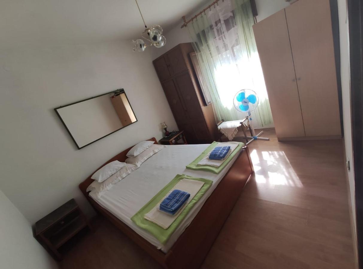 Family Apartment Near Beach Biograd Na Moru Kültér fotó